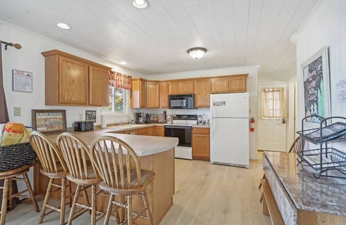 Wautoma Cabin | Family Lakefront Cabin! Hot Tub, Arcades & Dock