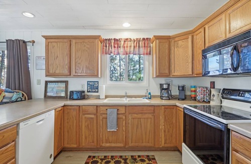 Wautoma Cabin | Family Lakefront Cabin! Hot Tub, Arcades & Dock