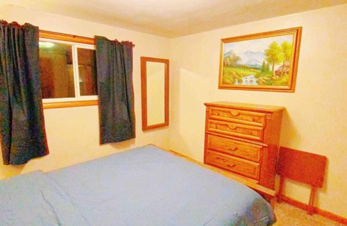 Stevens Point House | Fantastic Oil Paintings Decorated Home