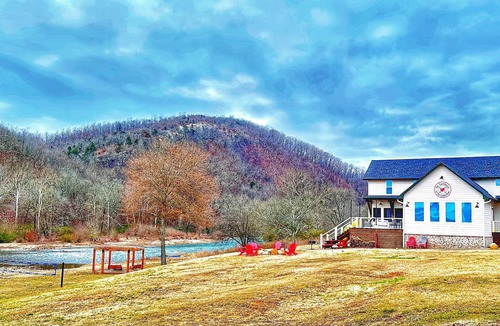 Glenwood House | Farmhouse: Caddo River Cabin with a Slide, & Fire pit+Swings+Hammocks+Volleyball