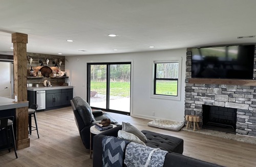 Howell House | Farmhouse in McCrory, Arkansas on 5 acres is a cozy retreat. Witness the Eclipse