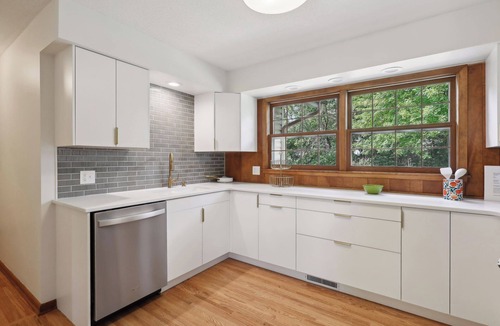 Burnsville House | Fenced, Mid-Century Modern Gem Near Mall of America & Zoo