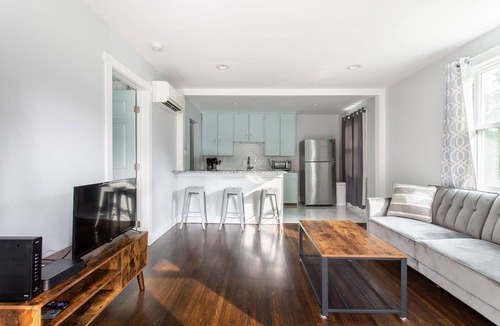 Inglewood House | Fenced Patio Home! Pet friendly!