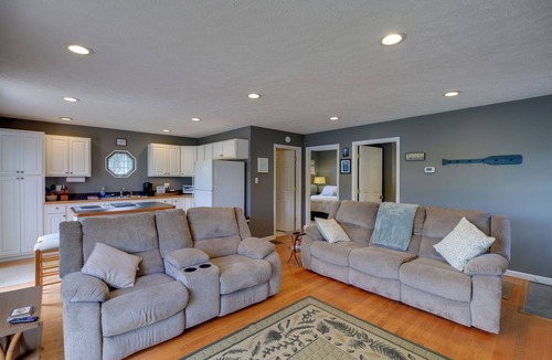 Draper House | Fire Pit & Floating Dock! Claytor Lake Hideout