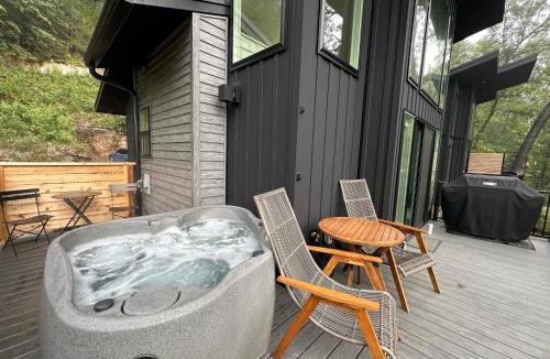 Sylvan Shores House | Firefly2 - luxury lakeside treehouse with hot tub