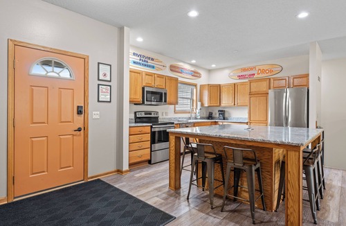 Spring Brook House | First Class "ARCADE"/18 PERSON/3400 sq ft/10 Bed/Firepit/HUGE kitchen/Fireplace
