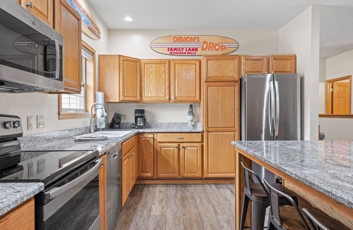 Spring Brook House | First Class "ARCADE"/18 PERSON/3400 sq ft/10 Bed/Firepit/HUGE kitchen/Fireplace