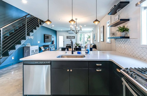 East Nashville Villa | First Down, Last Call Sleeps 22 1 Mi to Nissan!