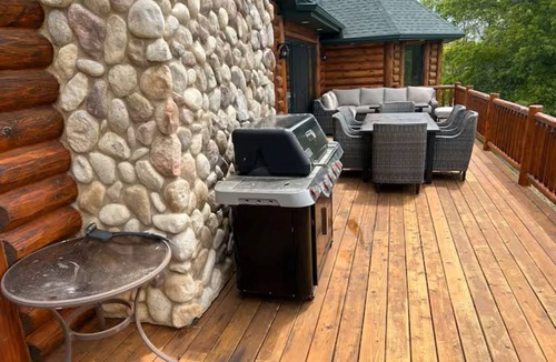 New Lisbon House | Fischer’s Secret Cabin on Private lake