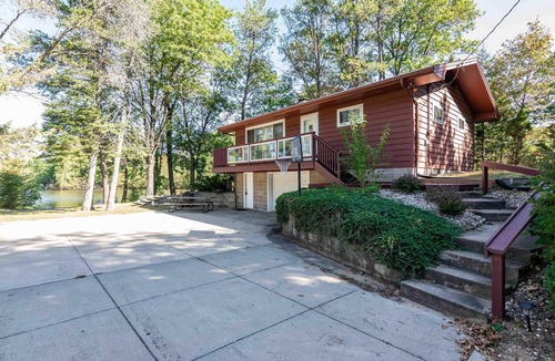 Friendship House | Fish Tale on Beautiful Castle Rock Lake
