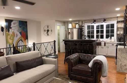 Mount Vernon House | Five-star Historic Boyd Harvey Carriage House 2 Bedroom Home by RedAwning