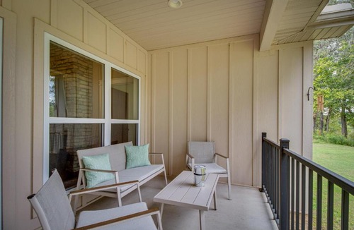 Lakeview House | Flippin Home with Deck and Grill Steps to White River