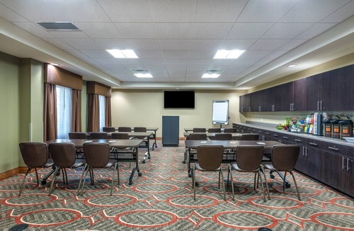 Altoona Condo | Free Breakfast, Free Wi-Fi, Indoor Pool and Hot Tub | Cozy 2 Bedroom Suite