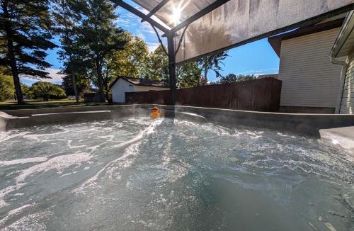 La Crosse House | French Island Whot Tub, Kayak, Lake View, Ev