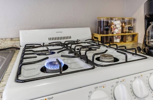 New Pathways Apartment | Freshly Renovated 1BR Near Beale and Downtown