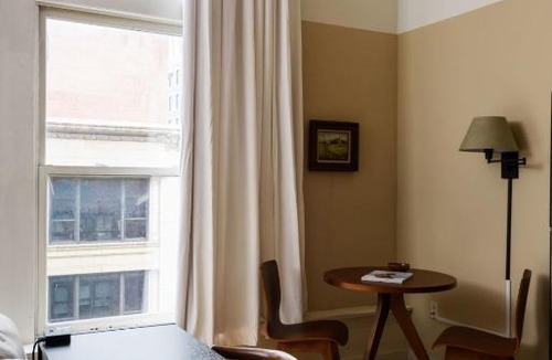Downtown St. Louis Apartment | FRONTDESK Spacious Downtown 1 BR Apt