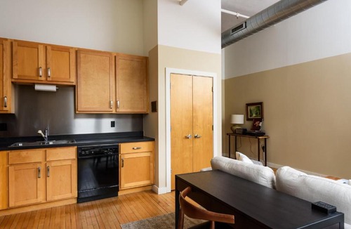 Downtown St. Louis Apartment | FRONTDESK Spacious Downtown 1 BR Apt