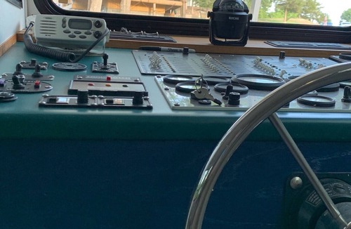 Omaha Boat Rental | FUN! BOAT Cabin w/Private hot tub quiet outdoor space. Cricket Marina & Branson