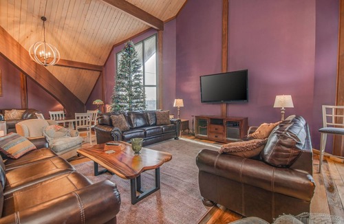 Clear Lake House | Gathering families, friends, & coworkers