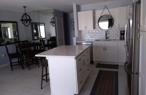 Bayview Condo | Get an additional 5% discount when you book 90 days, June, July and Aug 2026