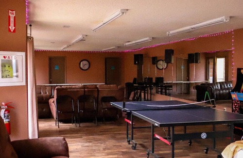 Waynesboro Hotel | Get away to Creeks Bend Room 61