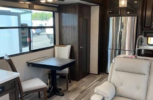 Castalian Springs House | Glamping “Nashville”Style…