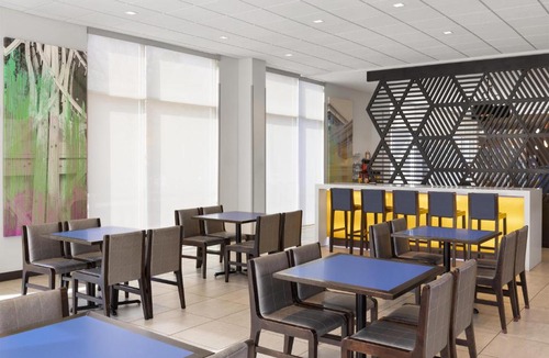 Nashville Hotel | GLo Best Western Nashville Airport