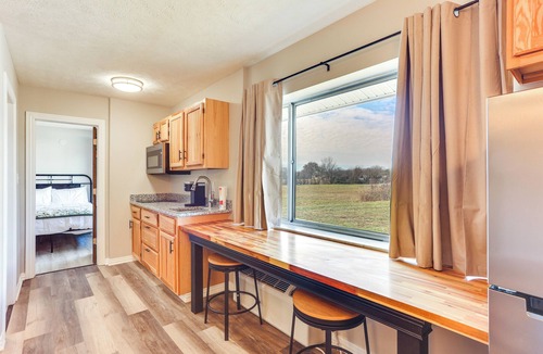 Oakland City Apartment | Golf, Shop, Tour & More: Oakland City Apartment