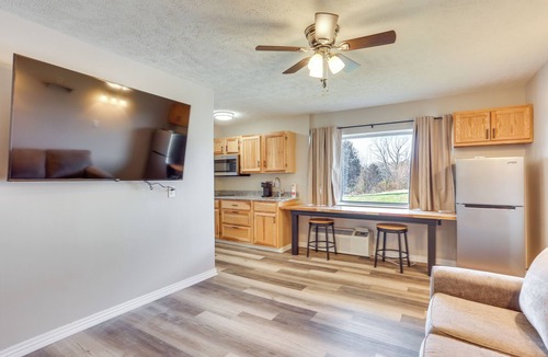 Oakland City Apartment | Golf, Shop, Tour & More: Oakland City Apartment