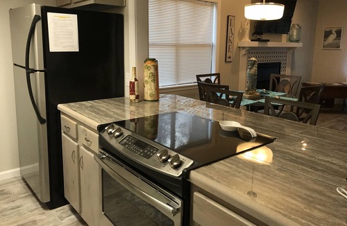 Lake Hamilton Condo | Gorgeous 2 Bdrm at The Landing! Best View of Labor Day Fireworks!