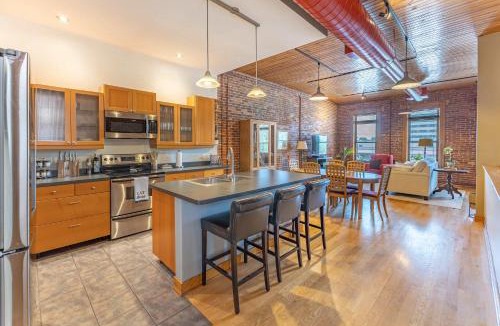 Historic Downtown La Crosse Apartment | Gorgeous apartment across from La Crosse Center