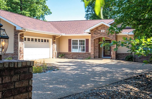 Hot Springs Village House | Gorgeous Greenside Getaway