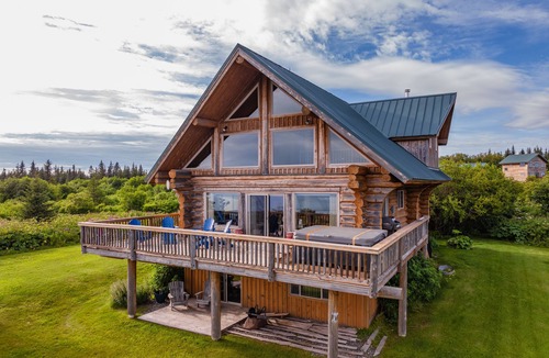Homer House | Gorgeous Log Home - Stunning Views, Hot Tub, Fire Pit, Infrared Sauna, & Trail
