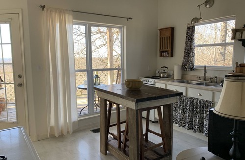 Sylvan Shores Cottage | Grace Cottage - Charming cottage on beautiful Beaver Lake