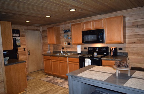 Grand Rivers Condo | Grand Rivers, KY - Unit A - Cozy getaway with Cabin Charm near KY & Barkley Lake