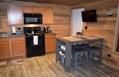 Grand Rivers Condo | Grand Rivers, KY - Unit A - Cozy getaway with Cabin Charm near KY & Barkley Lake