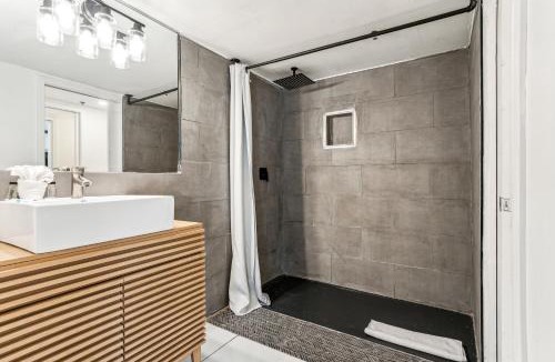 South of Fifth Apartment | Grazia Holiday Suites - Near The Beach !