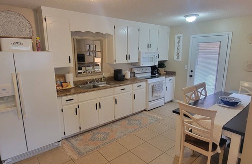 Dothan House | Great Dothan location near shopping and airport