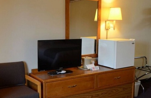 Thorp House | Great for Family Trips! 2 Pet-friendly Units, FREE Parking and Breakfast!