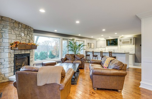 Springfield House | Great for Groups: Home 3 Mi to Dtwn Springfield!