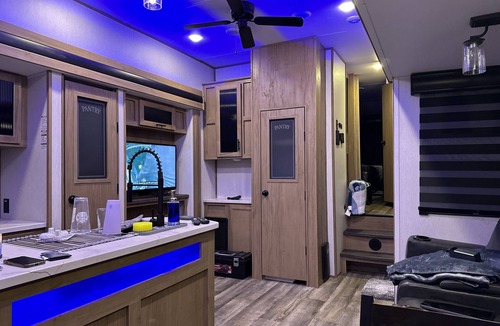 New Lebanon RV Rental | Great for the traveling crew to Robinson for work. Comes with everything needed!