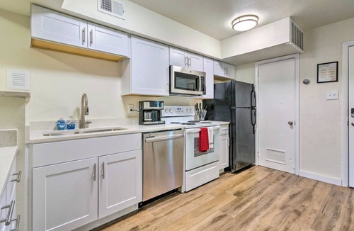 Capital View Apartment | Great location! 2-BR with queen bed near UAMS, Little Rock with WiFi, AC