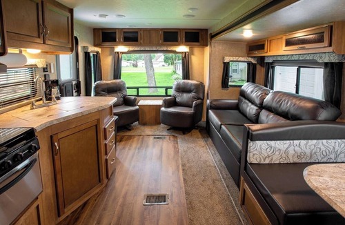 Buffalo City House | Great RIver Road 5th Wheel RV with campsite and full hookup on Mississippi backwaters