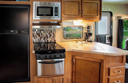 Buffalo City House | Great RIver Road 5th Wheel RV with campsite and full hookup on Mississippi backwaters