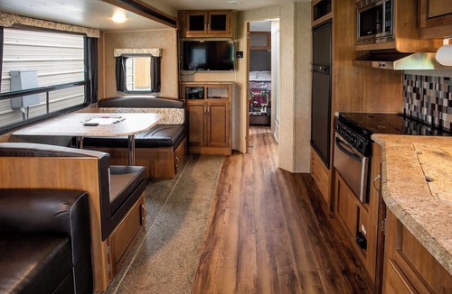 Buffalo City House | Great RIver Road 5th Wheel RV with campsite and full hookup on Mississippi backwaters