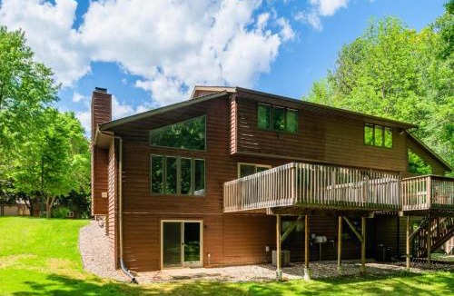 Green Bay House | Green Bay Cozy home, 3 bed rooms, 6 beds, 2 bath