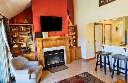 Holiday Island House | Green Meadow 2 Condo Lake Access, Marina, Golf
