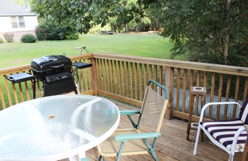 Bella Vista Apartment | Haley Retreat, A New Modern Comfortable Guest House