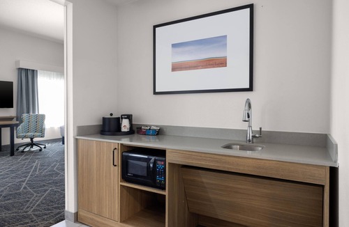 Quad Cities Hotel | Hampton Inn & Suites Moline-Quad City Int'l Aprt