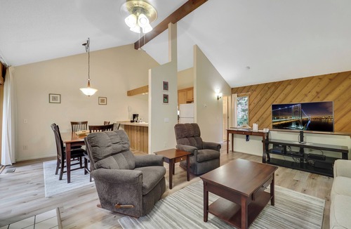 Harbor Springs Condo | Harbor Cove #14, Near Skiing, Golf & Downtown